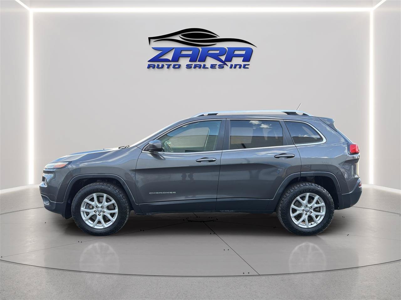 Used 2014 Jeep Cherokee Latitude w/ Cold Weather Group AWD/4WD image 4