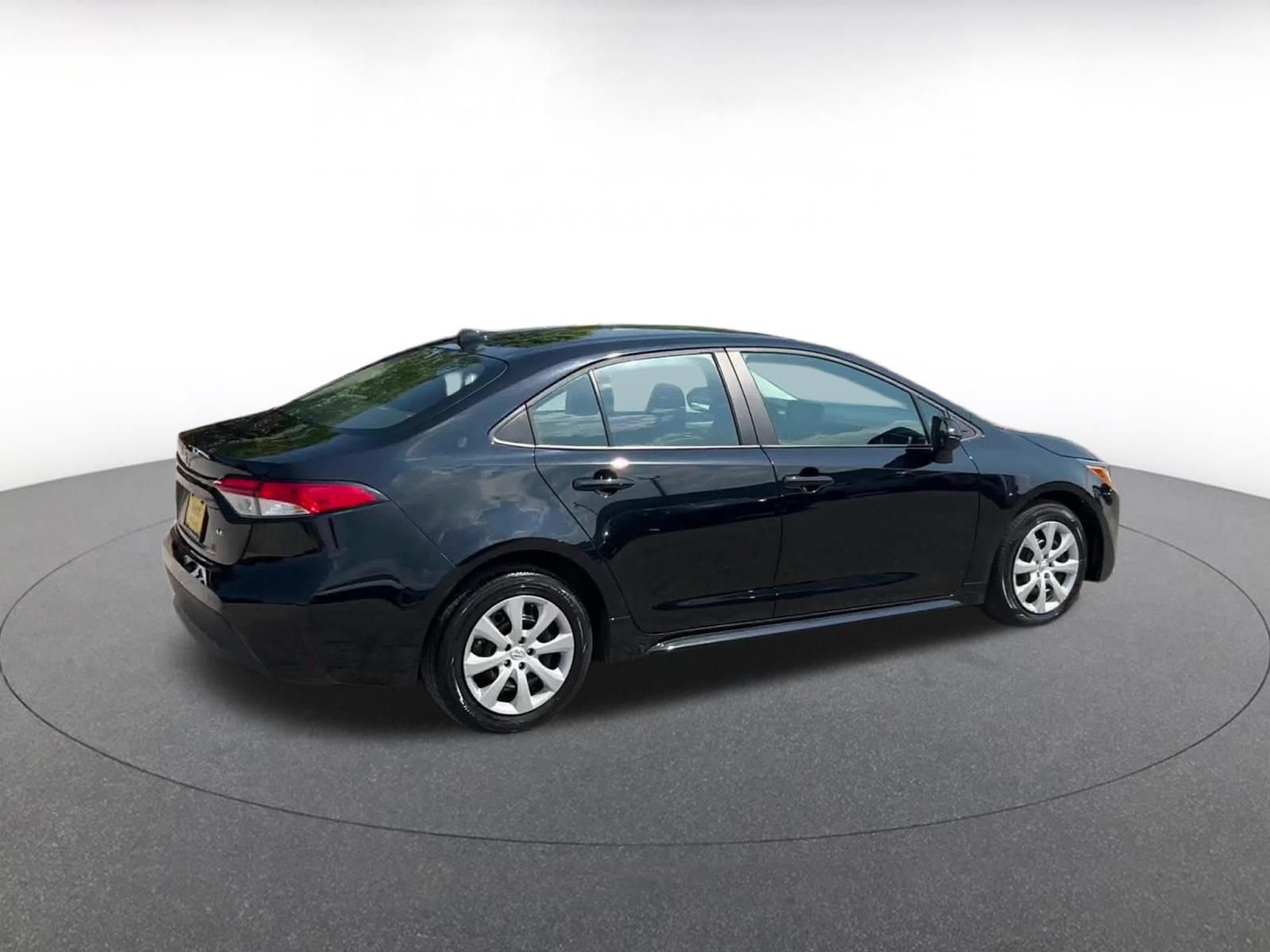 Used 2025 Toyota Corolla LE FWD image 15