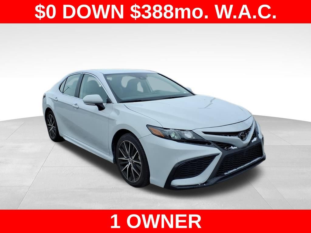Used 2024 Toyota Camry SE image 2
