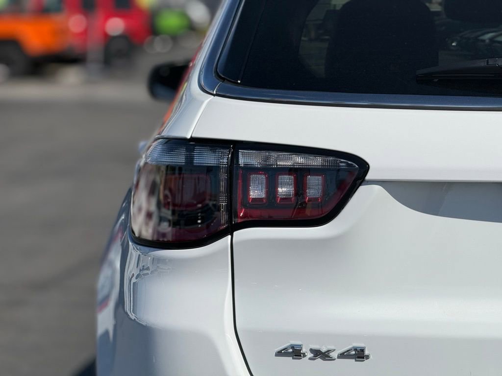 Used 2025 Jeep Compass Latitude image 8