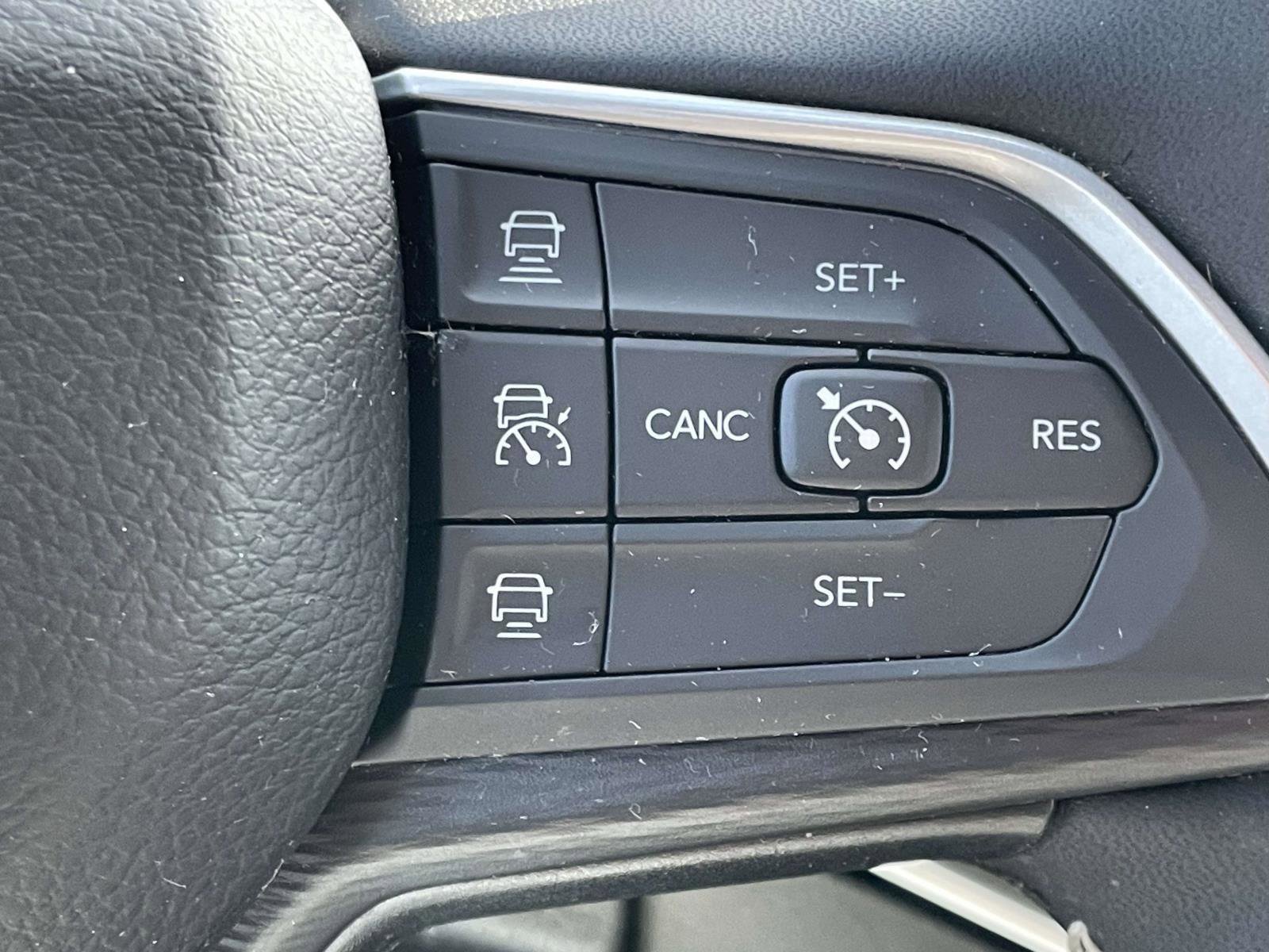 Certified 2023 Jeep Grand Cherokee Altitude image 12