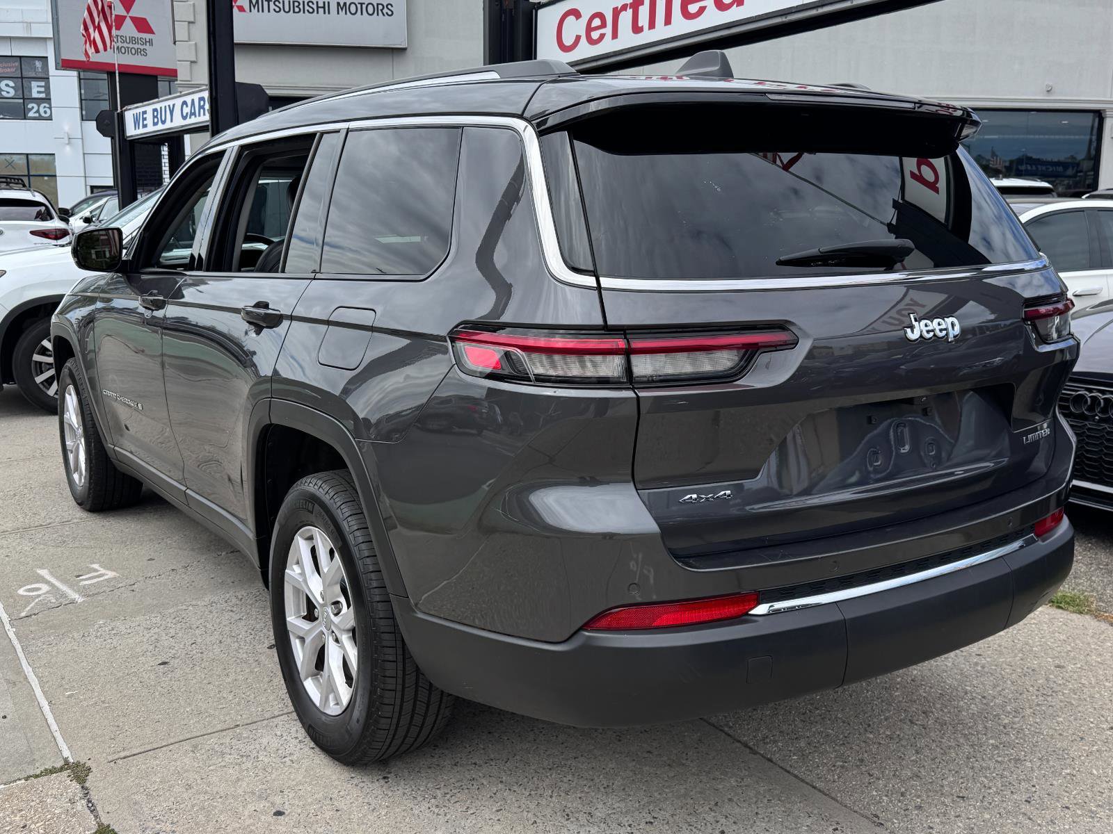 Used 2022 Jeep Grand Cherokee L Limited image 6