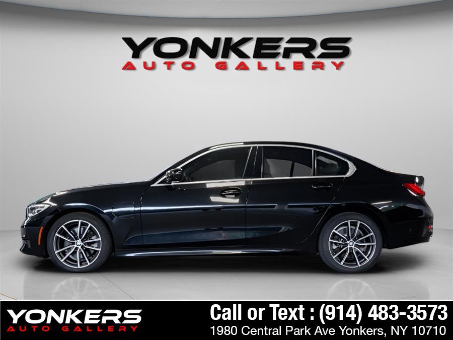 Used 2021 BMW 330e w/ Convenience Package RWD image 3
