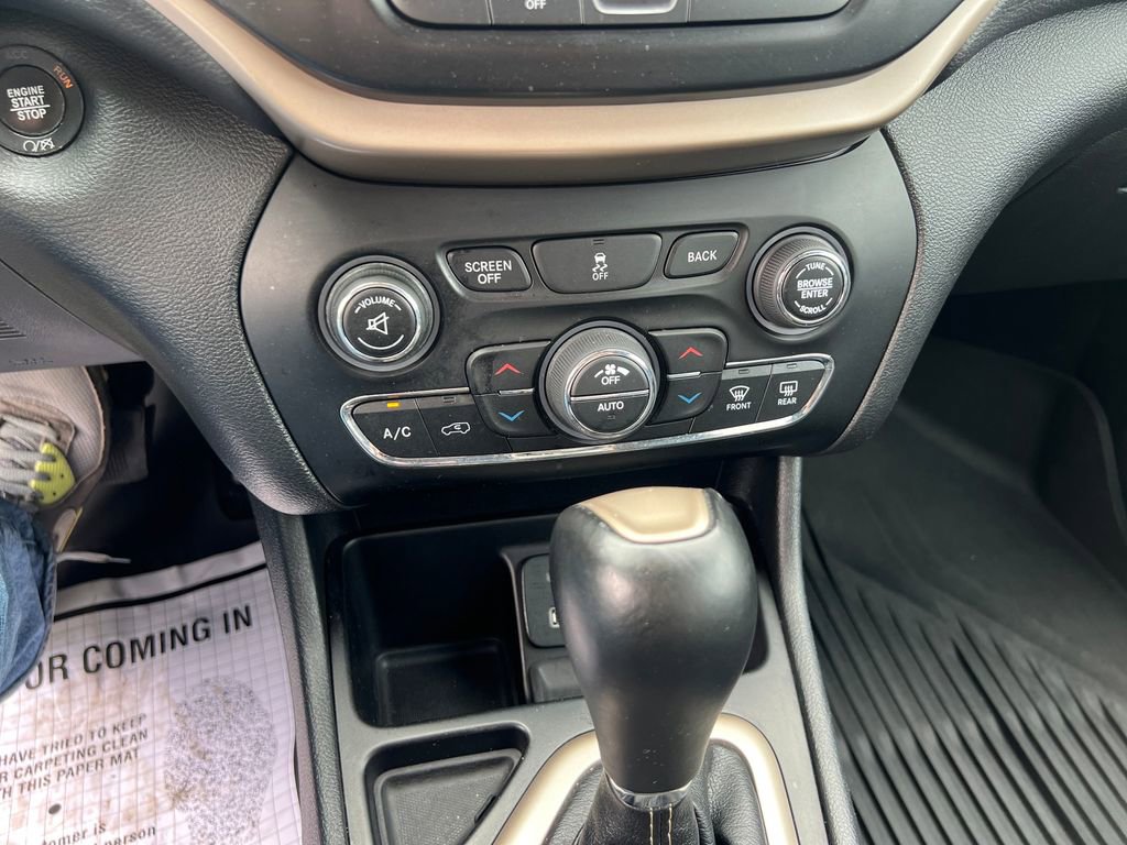 Used 2018 Jeep Cherokee Limited FWD image 21