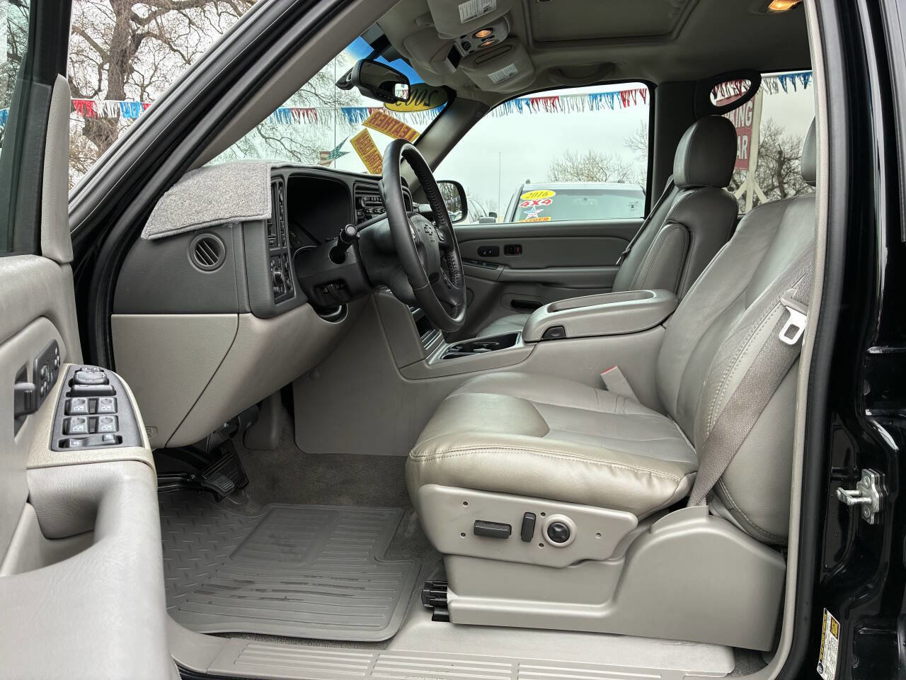 Used 2005 Chevrolet Avalanche Z71 w/ Sun And Sound Package image 3