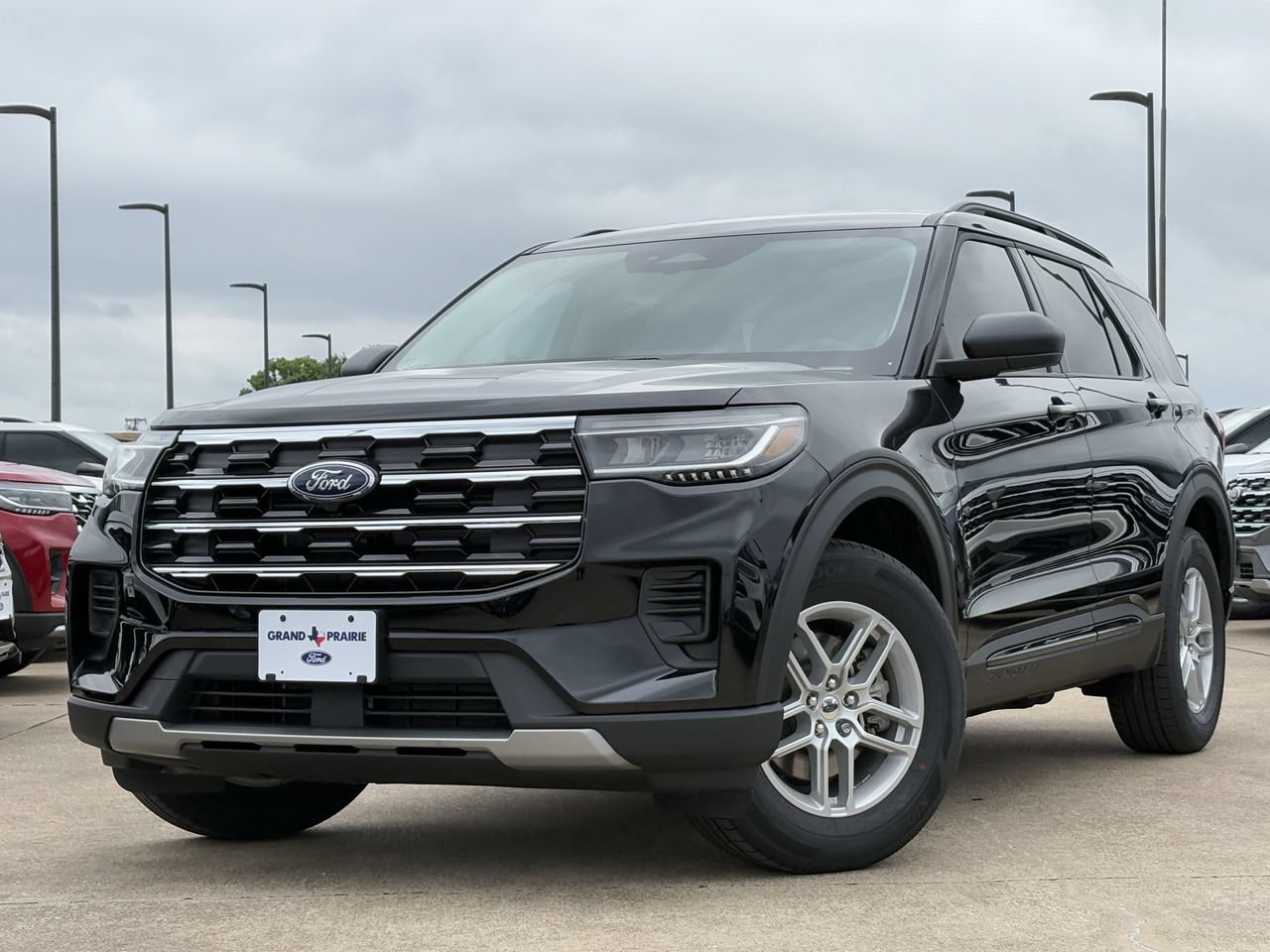 New 2026 Ford Explorer Active RWD image 2