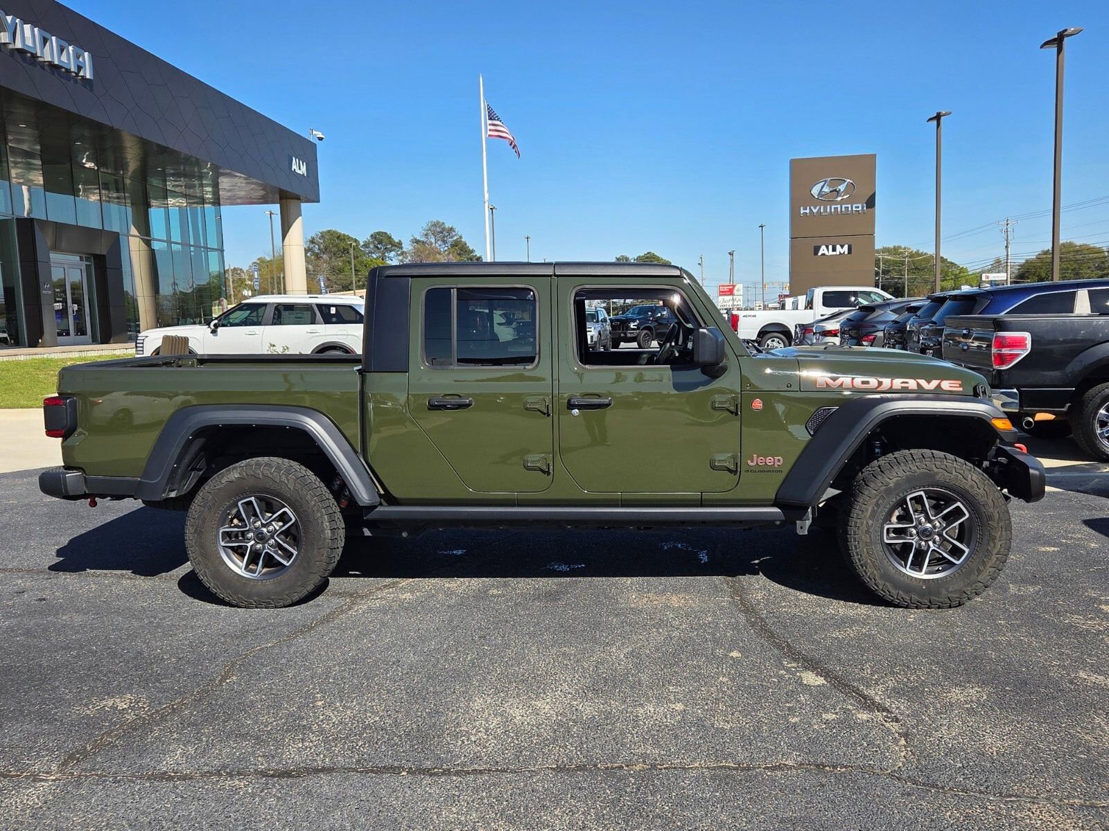 Used 2024 Jeep Gladiator Mojave w/ Safety Group image 13