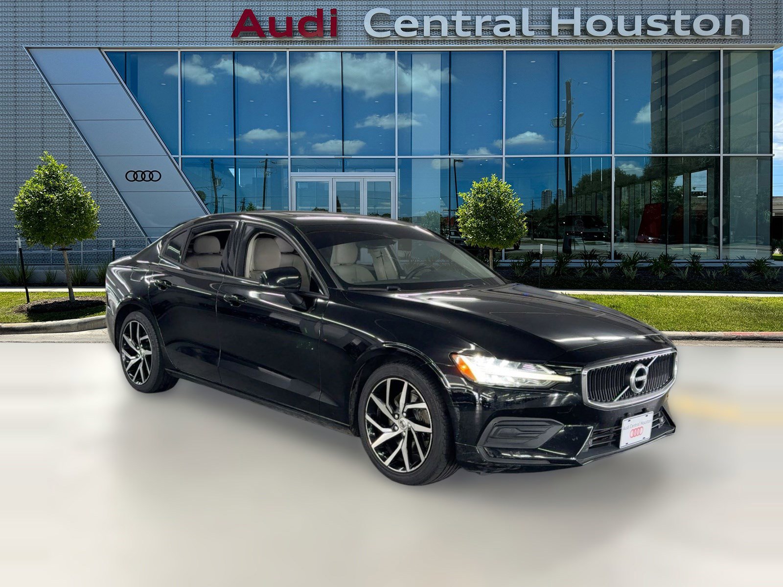 Used 2019 Volvo S60 T5 Momentum image 7