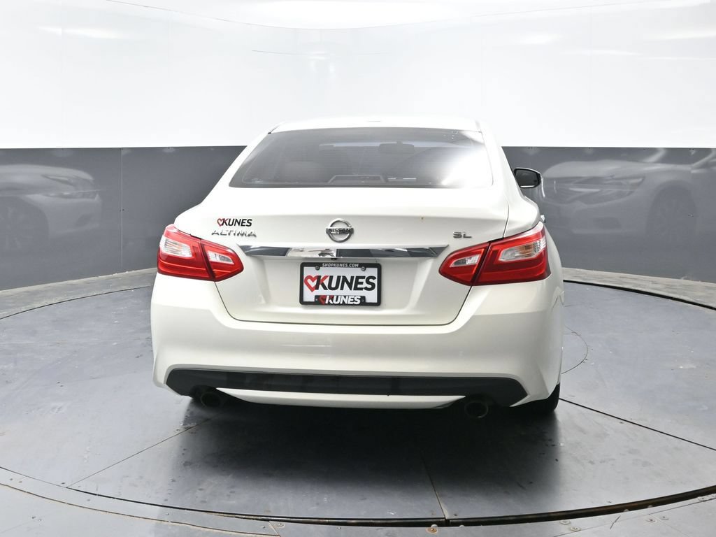 Used 2016 Nissan Altima 2.5 SL w/ 2.5 Technology Package FWD image 11