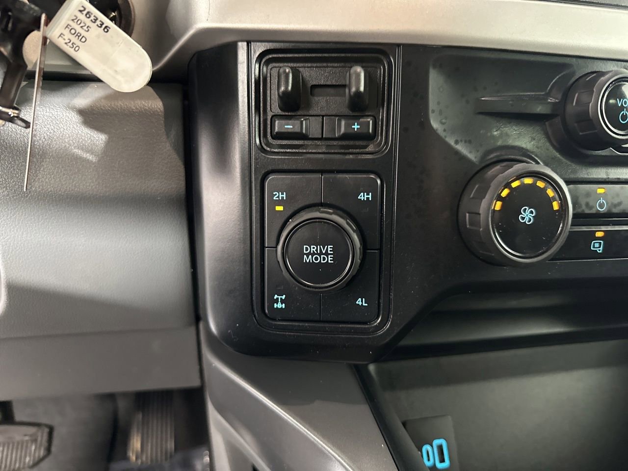 Used 2025 Ford F250 XLT w/ FX4 Off-Road Package image 21