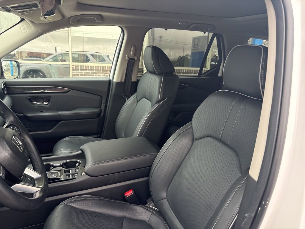 Certified 2025 Honda Pilot Elite image 12