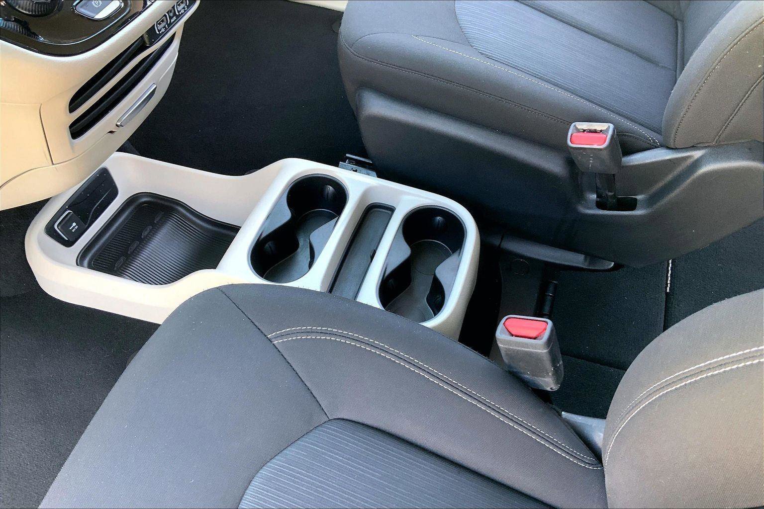 Used 2023 Chrysler Voyager LX FWD image 16