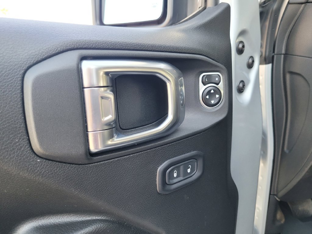 Used 2024 Jeep Wrangler Unlimited w/ Convenience Group AWD/4WD image 31