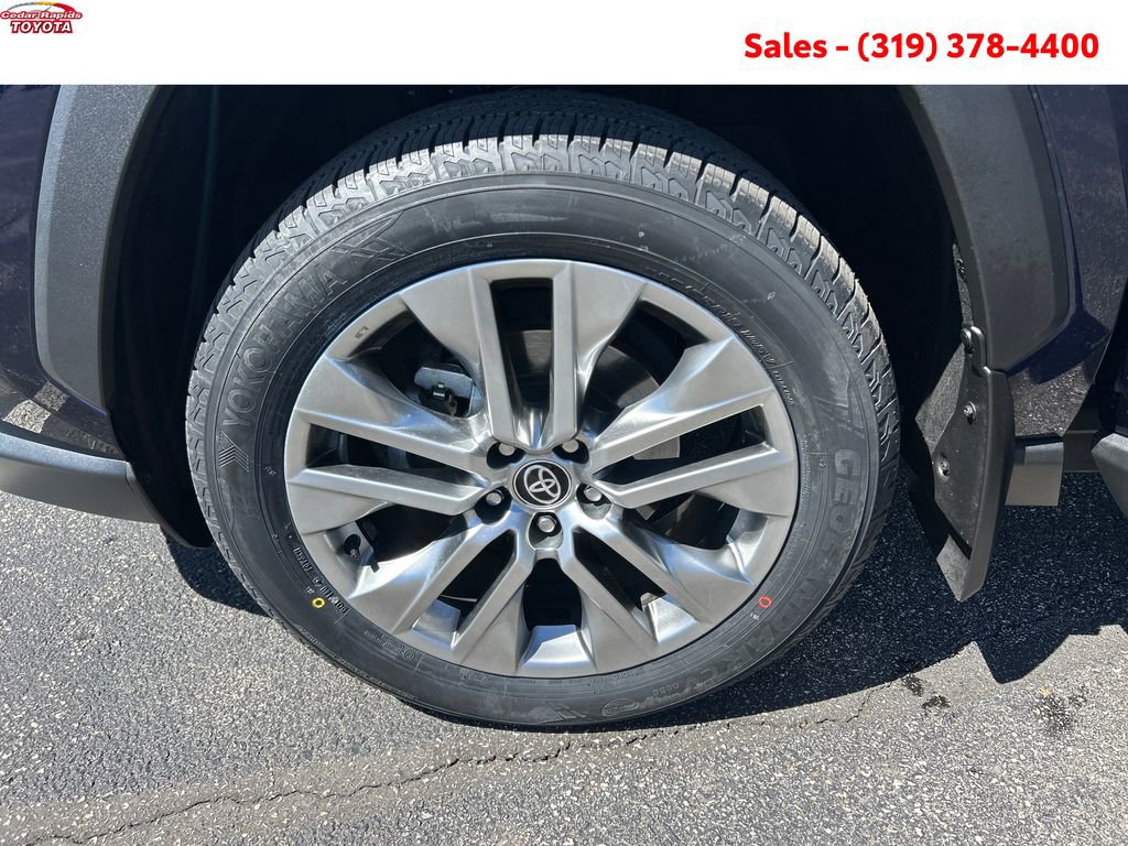 Certified 2022 Toyota RAV4 XLE Premium AWD/4WD image 26