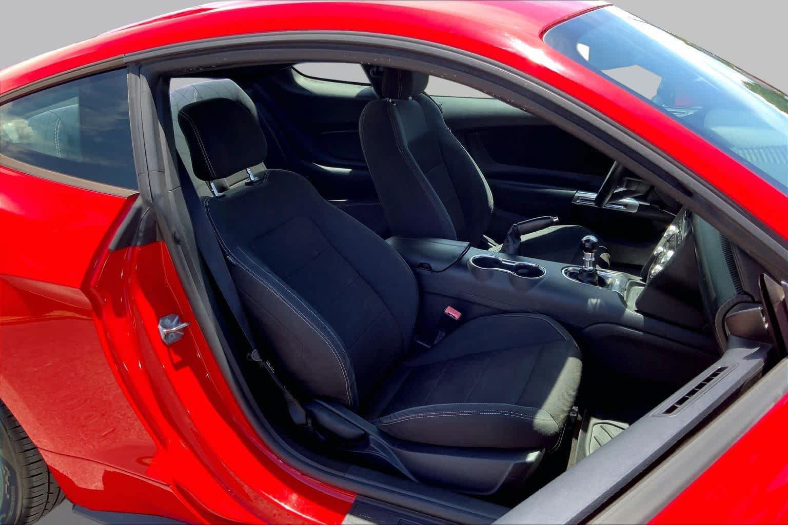 Used 2015 Ford Mustang Coupe RWD image 9