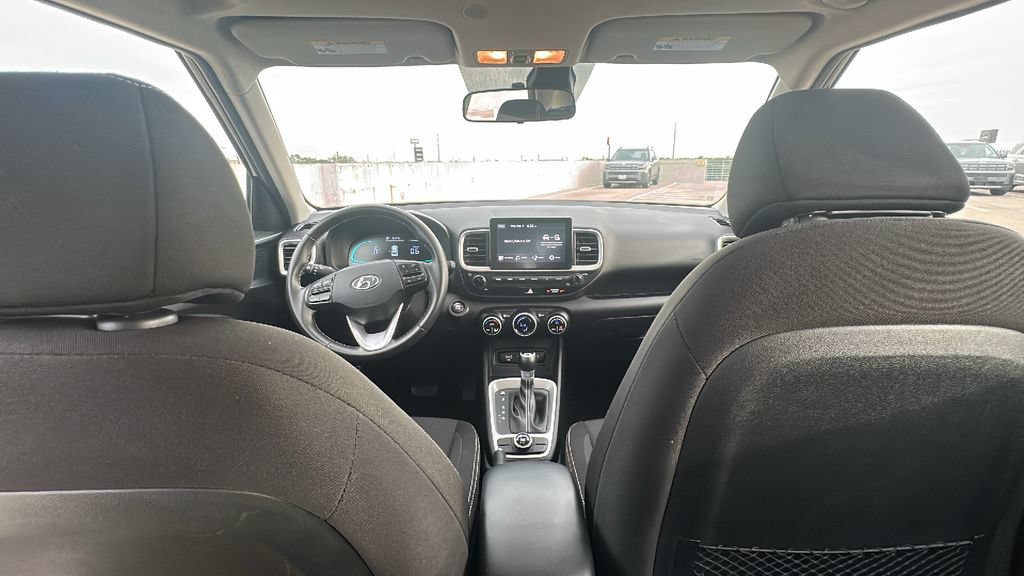 Used 2025 Hyundai Venue SEL FWD image 30