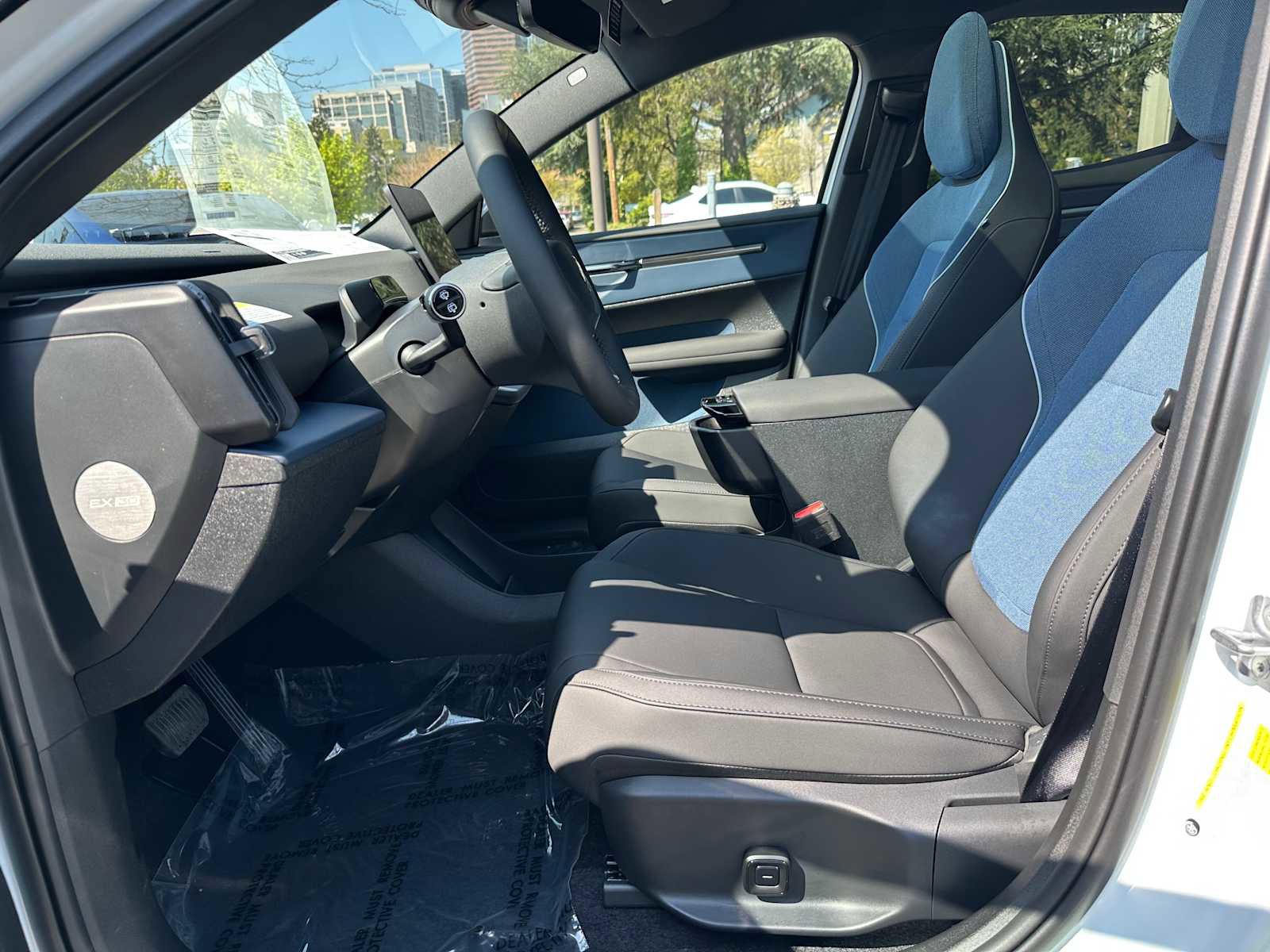 New 2025 Volvo EX30 Plus w/ Protection Package Premier image 19