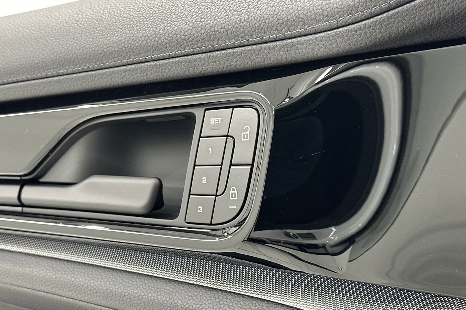 Certified 2024 Porsche Panamera 4 image 23