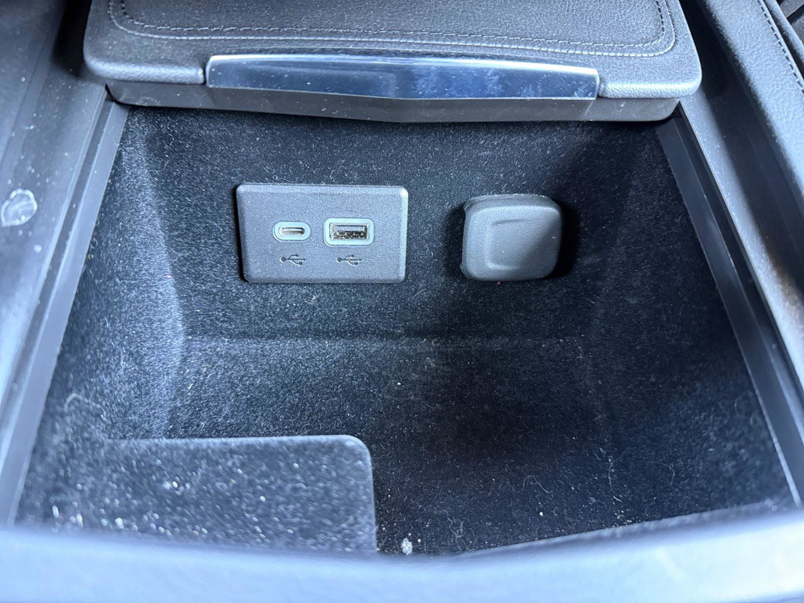 Certified 2023 Cadillac XT4 Sport w/ LPO, Onyx Lite Package image 33