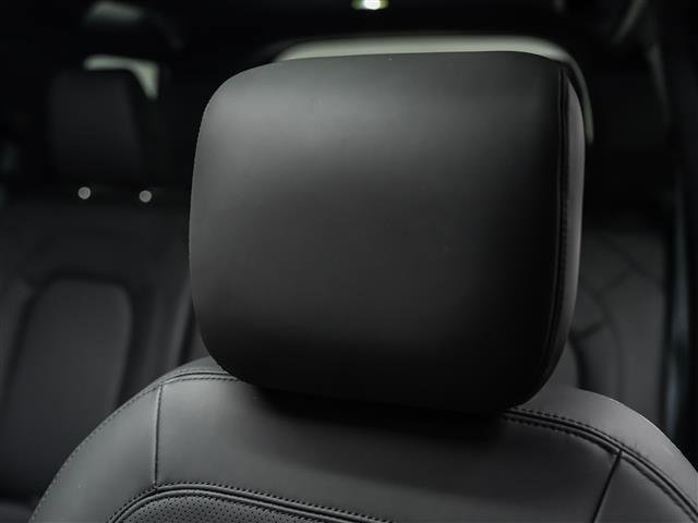 Used 2025 Land Rover Defender 110 S image 15