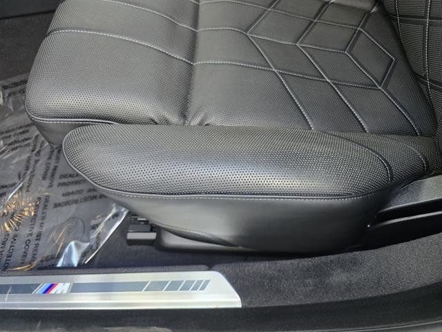 Used 2024 BMW i7 xDrive60 image 23