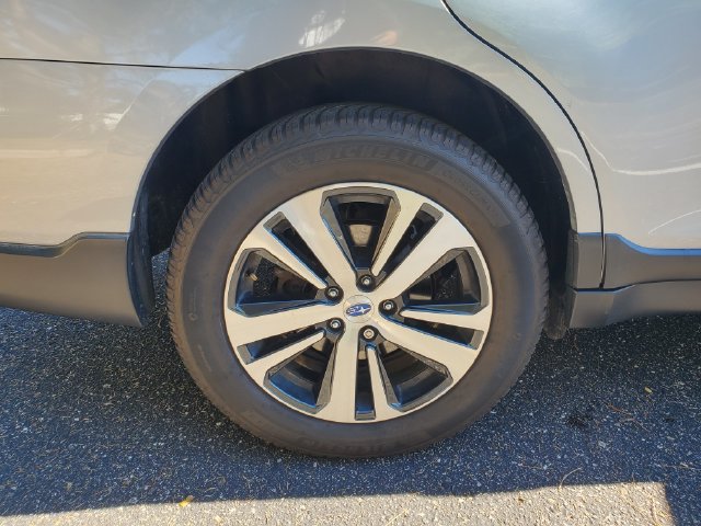 Used 2019 Subaru Outback 2.5i Limited AWD/4WD image 5
