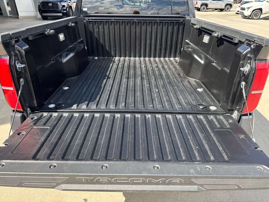 Certified 2025 Toyota Tacoma SR5 AWD/4WD image 22