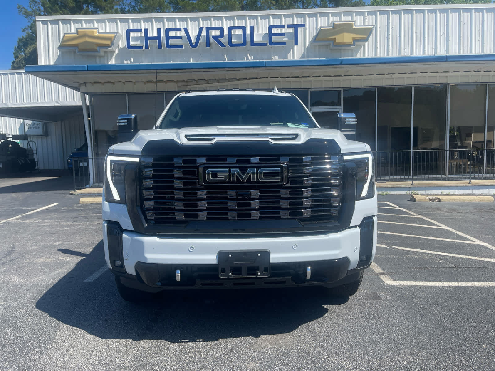 Used 2026 GMC Sierra 2500 Denali Ultimate AWD/4WD image 2
