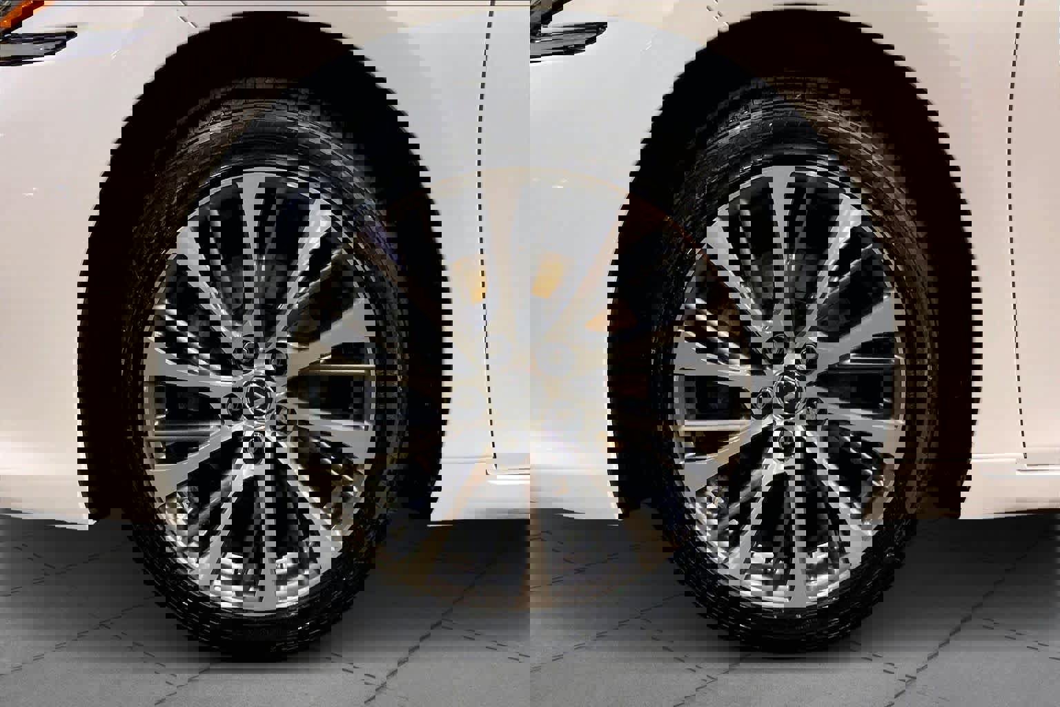 Used 2019 Lexus ES 300h w/ Premium Package image 11