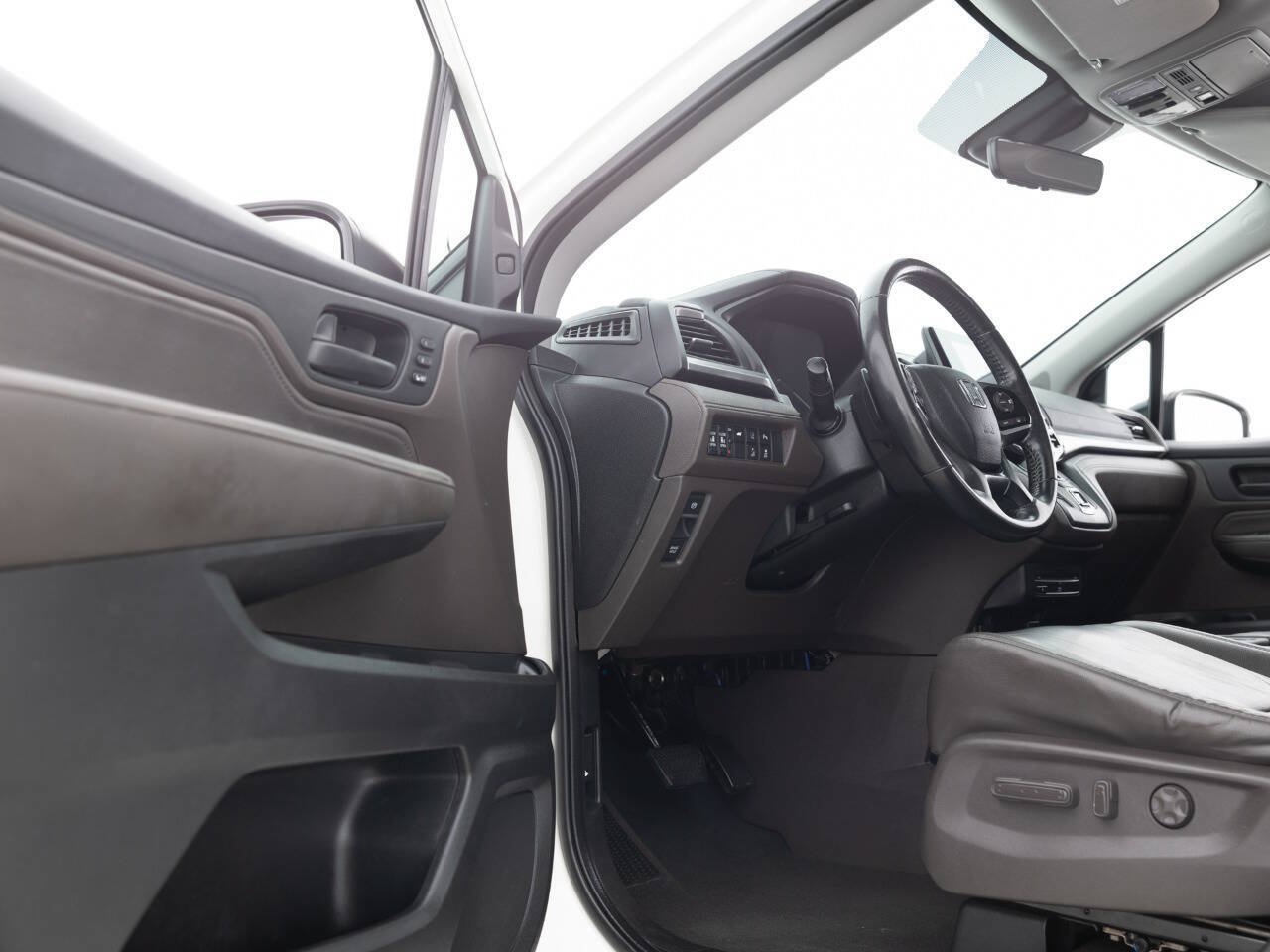 Used 2018 Honda Odyssey Touring image 24