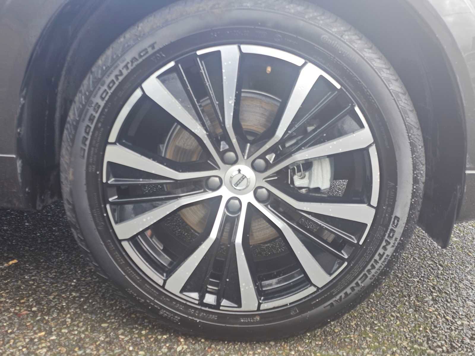 Certified 2025 Volvo XC60 B5 Plus AWD/4WD image 10