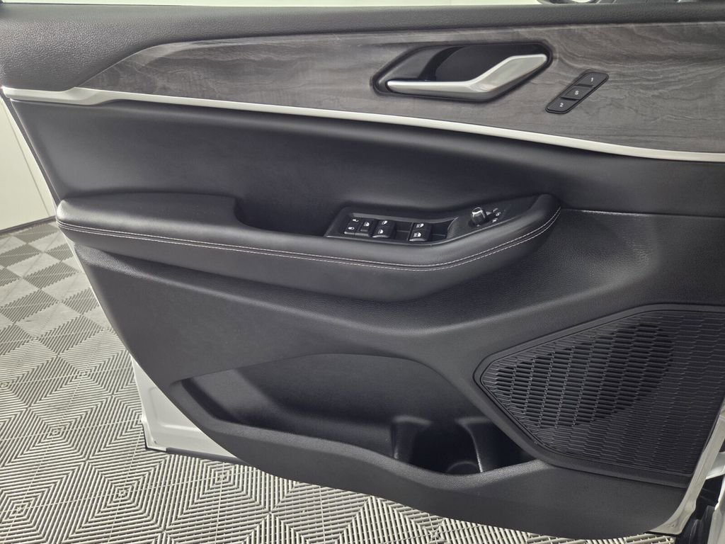 Used 2023 Jeep Grand Cherokee Limited RWD image 20