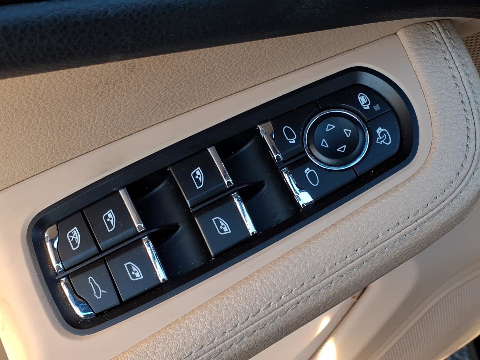 Used 2021 Porsche Macan Base image 10