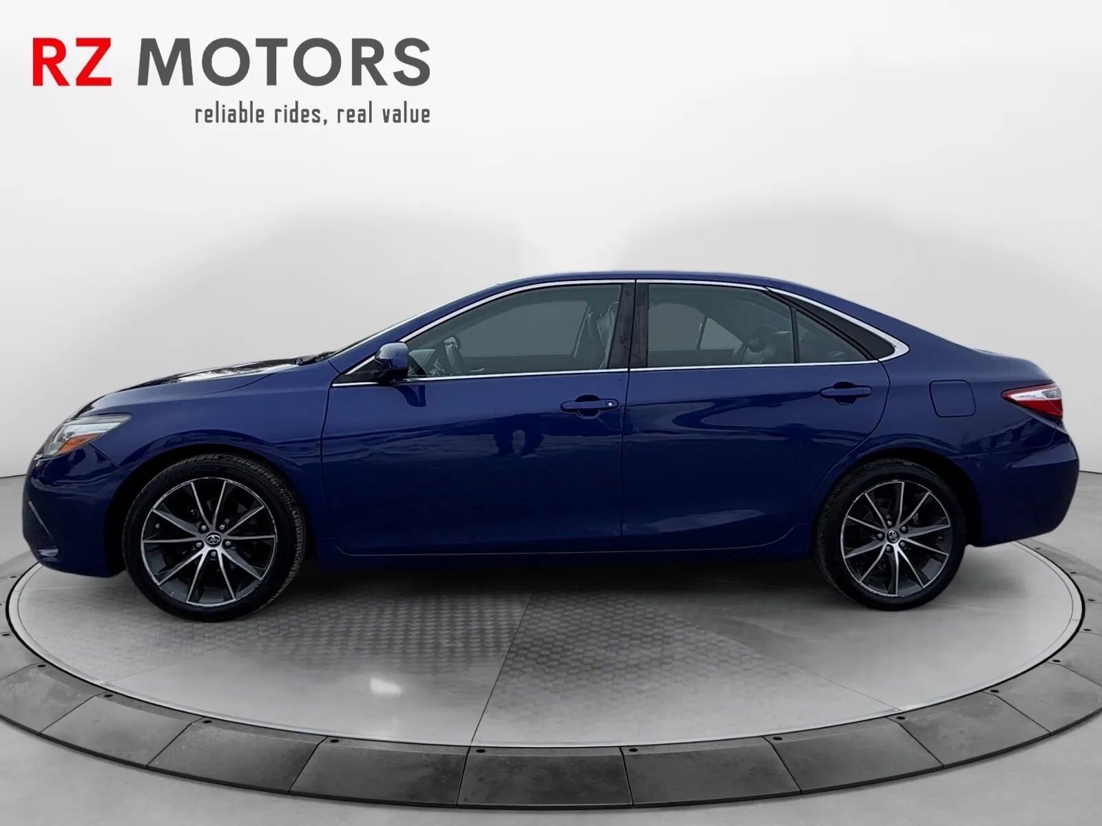 Used 2015 Toyota Camry XSE image 4