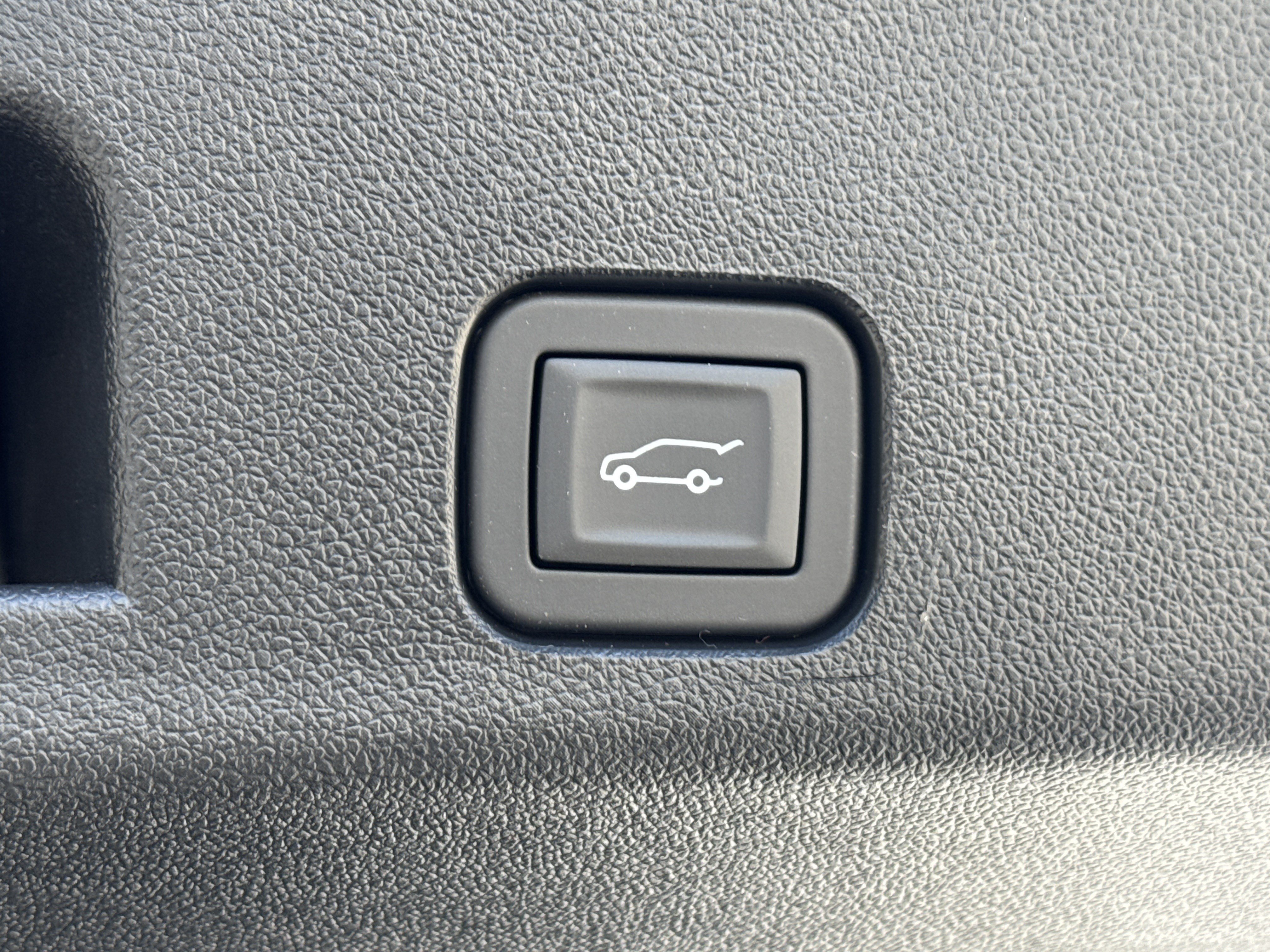 New 2026 Chevrolet Traverse LT w/ Driver Confidence Package FWD image 20