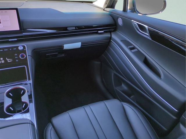 Certified 2025 Genesis GV80 2.5T Standard AWD/4WD image 15