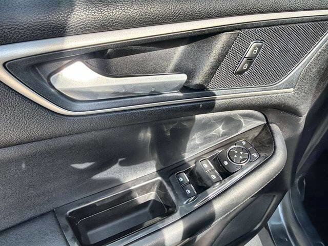 Used 2019 Ford Edge SEL w/ Equipment Group 201A FWD image 22