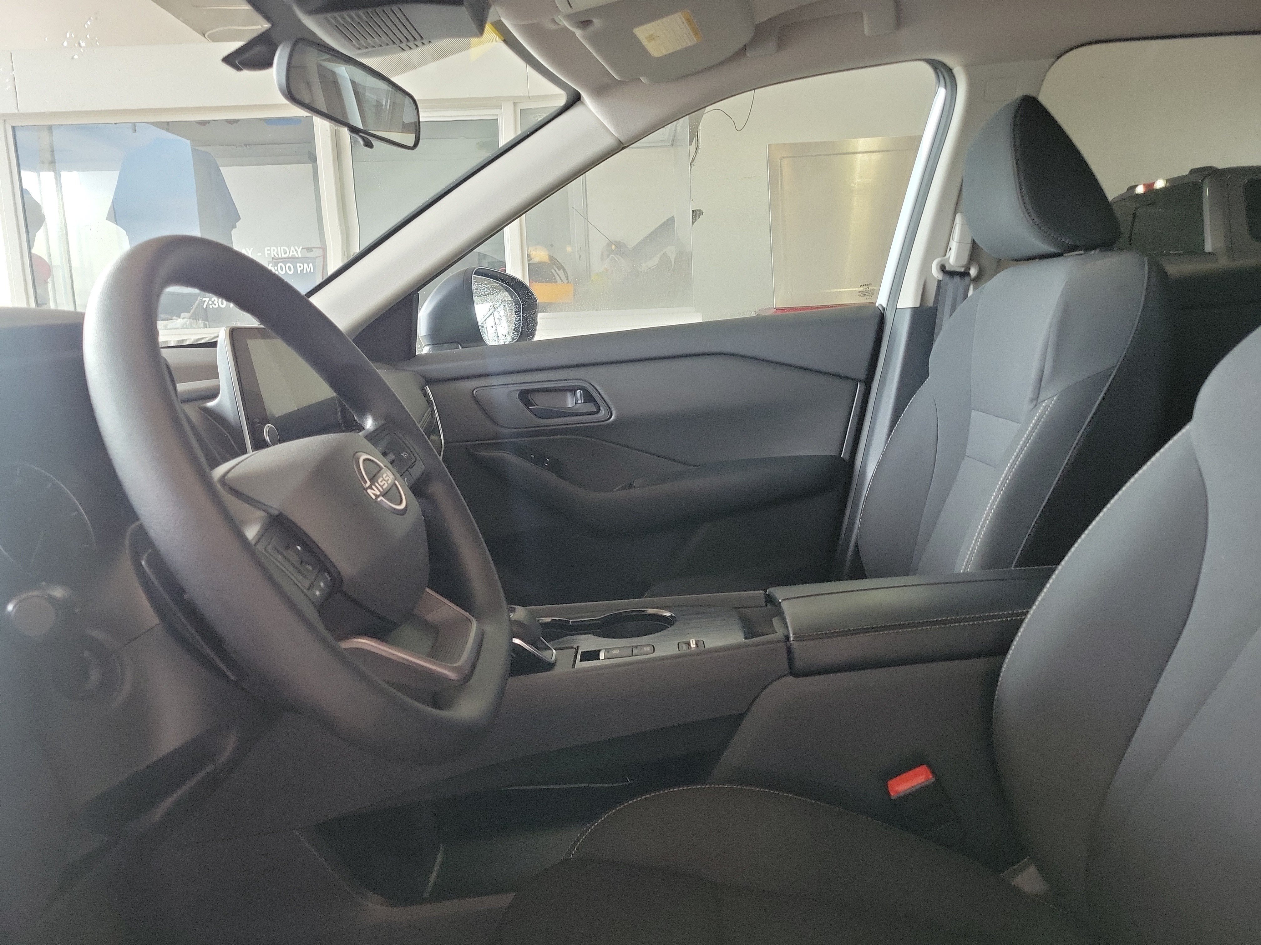 Used 2025 Nissan Rogue S FWD image 11