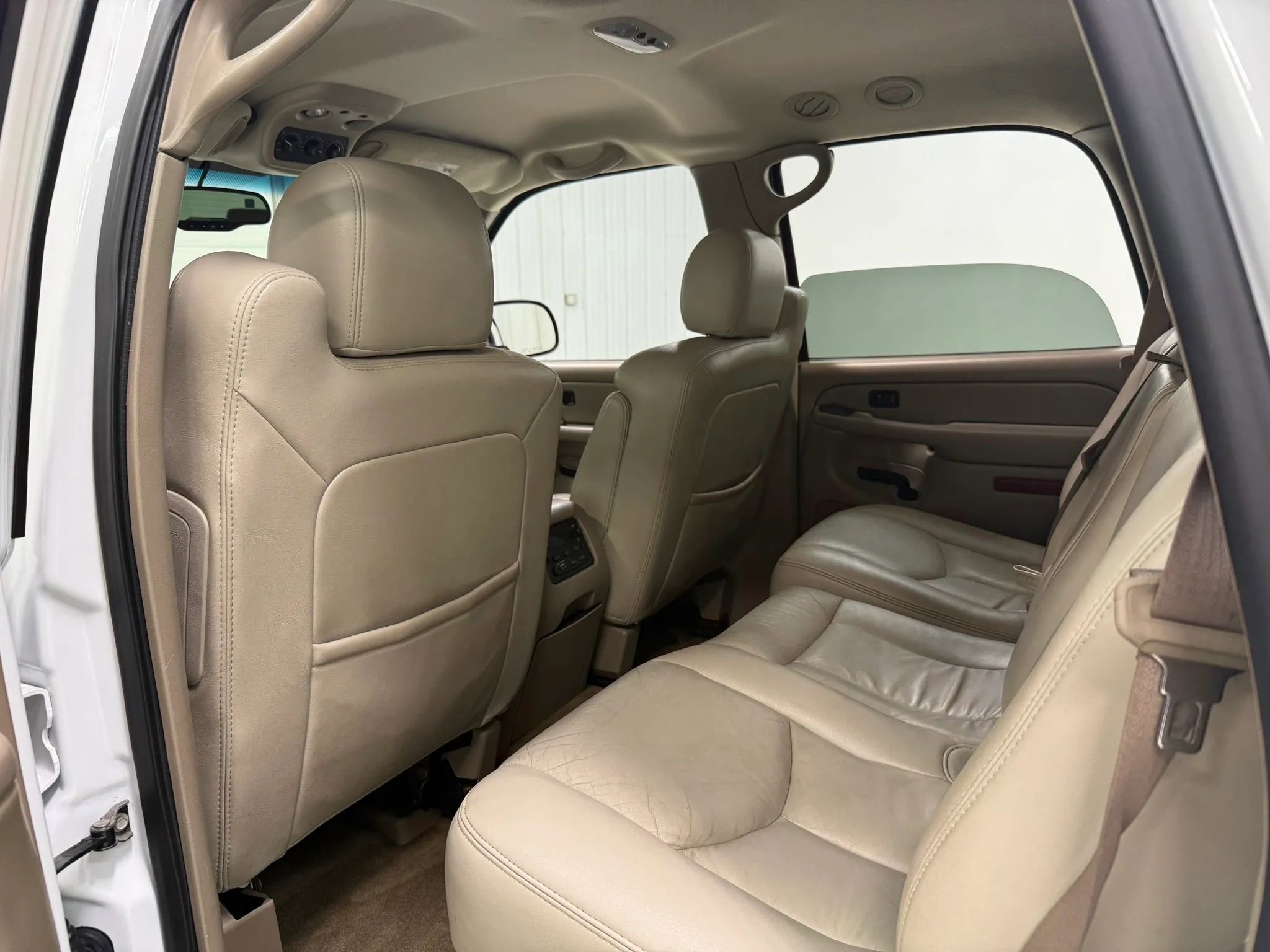 Used 2005 GMC Yukon SLT w/ SLT Preferred Equipment Group image 16