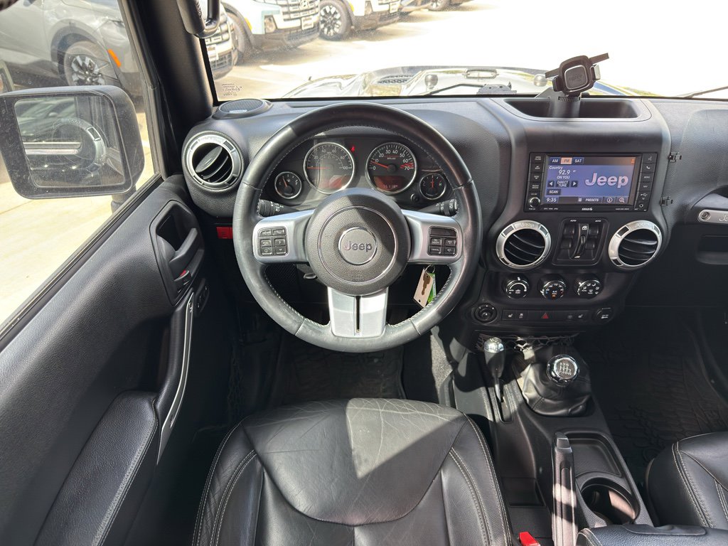 Used 2015 Jeep Wrangler Unlimited Rubicon AWD/4WD image 14