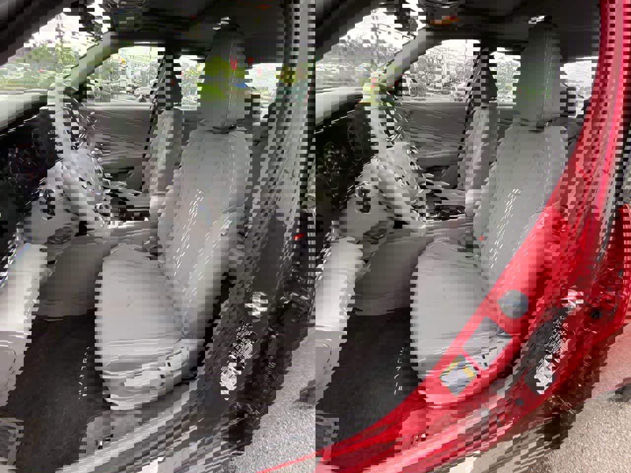 Used 2025 Hyundai Elantra SEL image 11