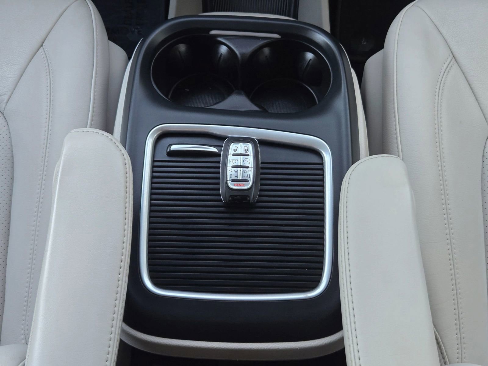 Used 2021 Chrysler Pacifica Touring-L w/ Premium & Safety Sphere Group image 32