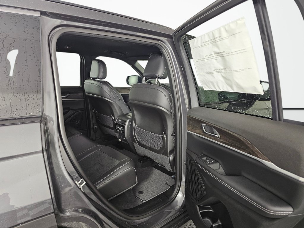 New 2026 Jeep Grand Cherokee Altitude AWD/4WD image 36