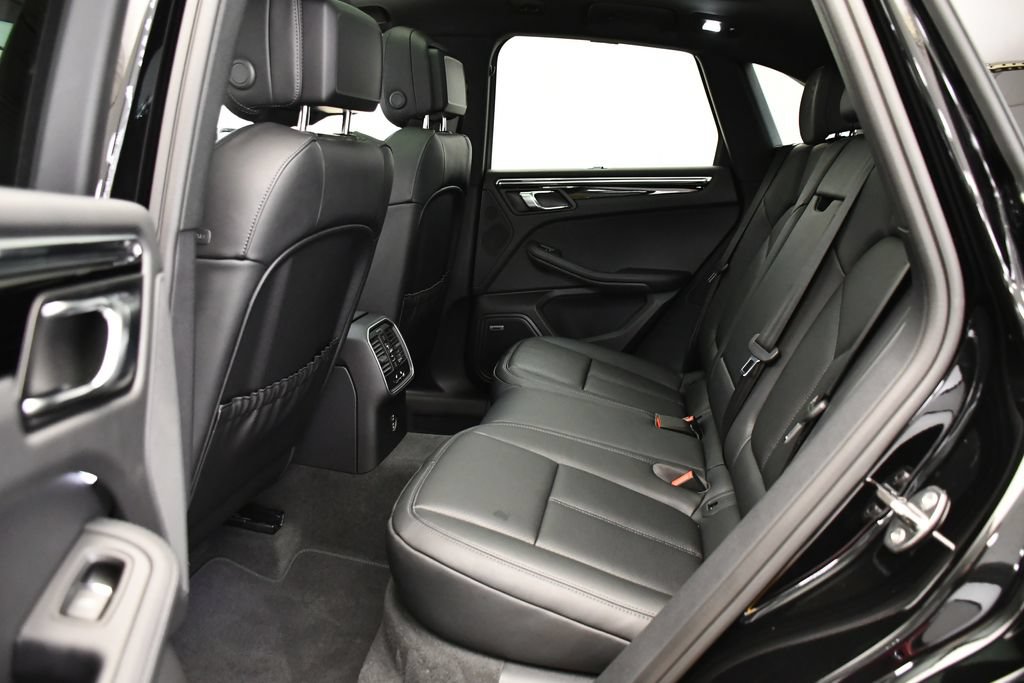 Certified 2026 Porsche Macan AWD/4WD image 46