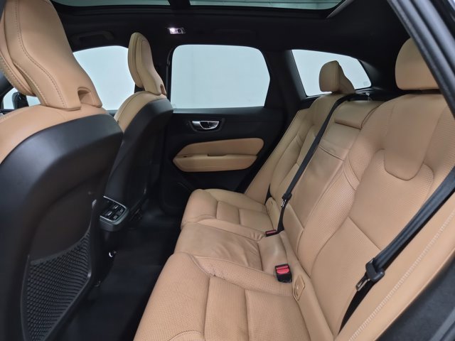 Used 2020 Volvo XC60 T6 Inscription w/ Protection Package Premier image 17