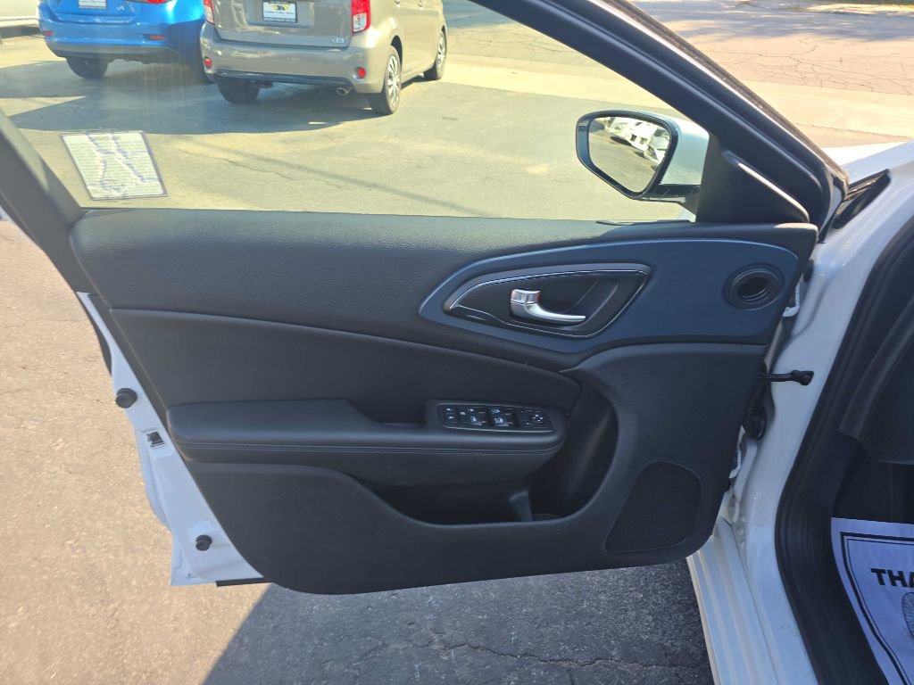 Used 2015 Chrysler 200 S image 10