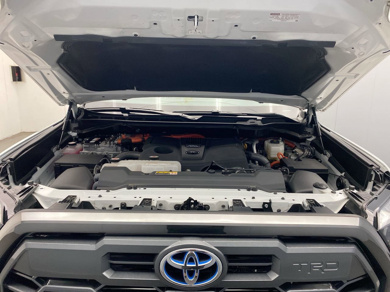 Used 2024 Toyota Tundra Platinum w/ TRD Off-Road Package AWD/4WD image 11