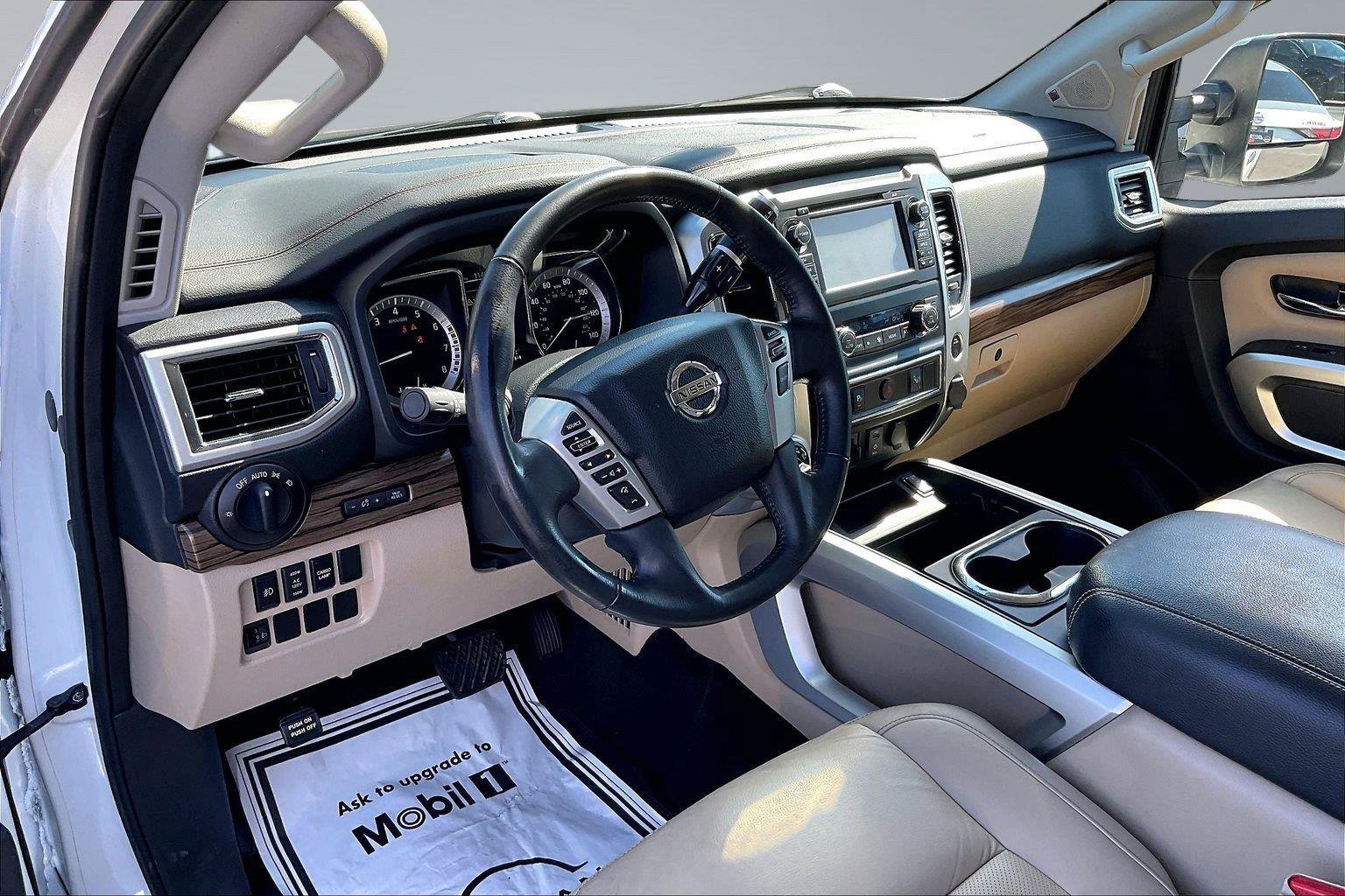 Used 2018 Nissan Titan SL w/ Chrome Package AWD/4WD image 15
