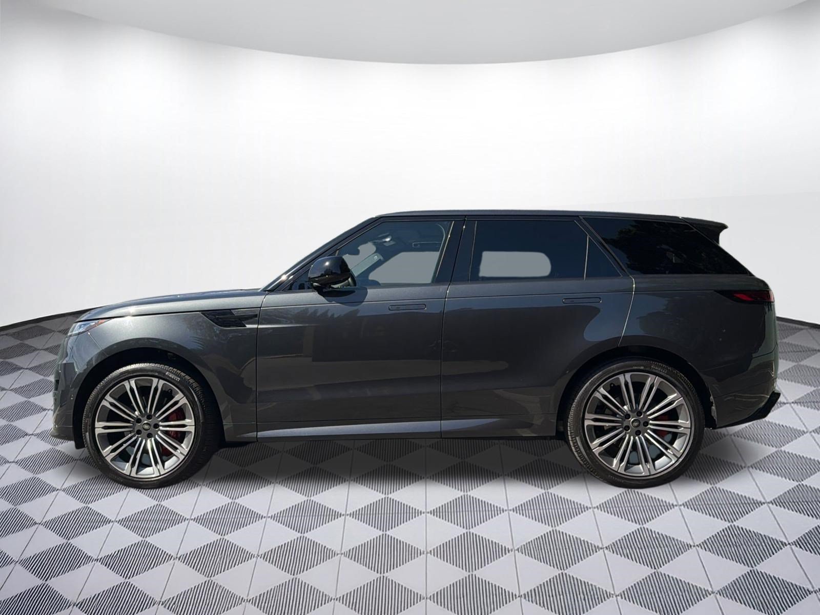 Used 2025 Land Rover Range Rover Sport Dynamic SE AWD/4WD image 2