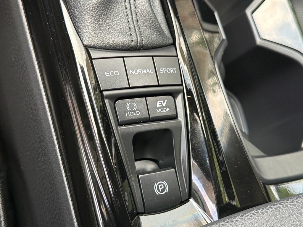 Used 2025 Toyota Camry XLE AWD/4WD image 28